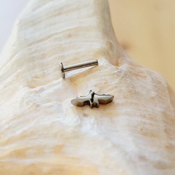 16G G23 bat internally threaded labret stud 8 mm NWT Halloween jewelry - Picture 4 of 5